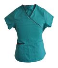 El trabajo de las señoras médico friega el traje/el contraste que el oficio de enfermera aflautado friega los uniformes